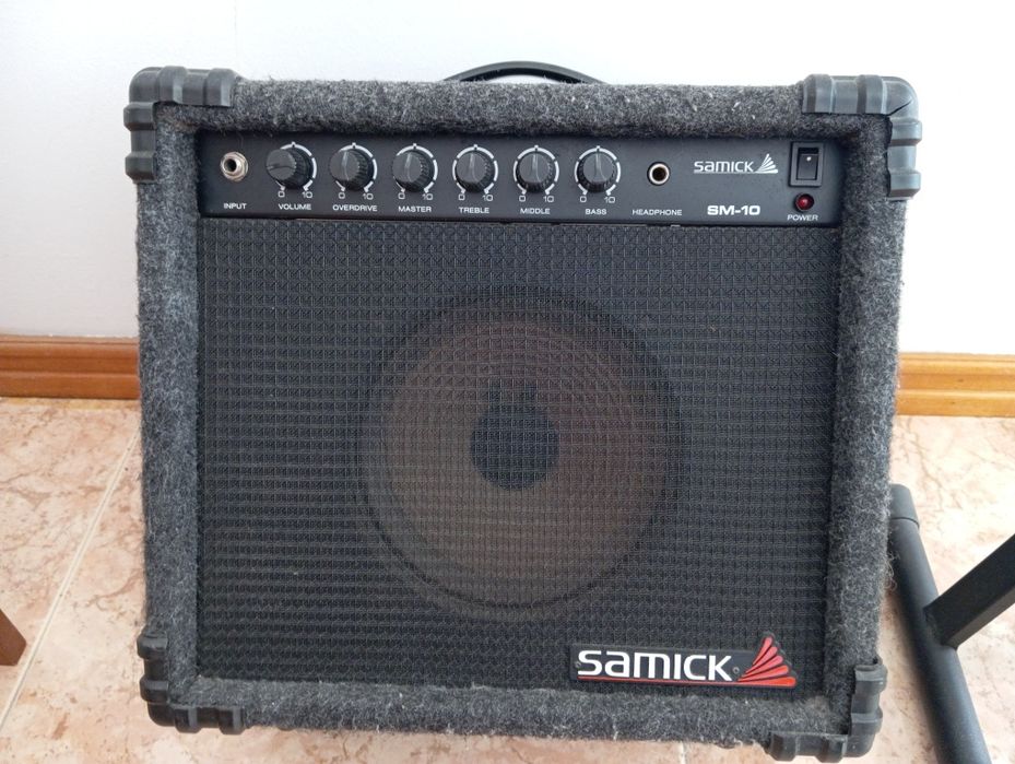 Guitarra eléctrica como nova com amplificador!