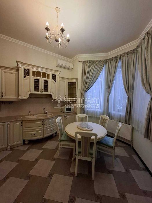 Продається будинок 307 м2, з бомбосховищем, м. Студентська
