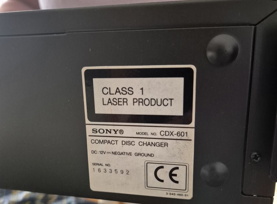 Vende-se  caixa de cd automóvel