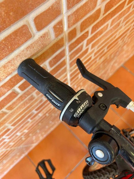 Bicicleta BTT Decathlon Rockrider com Suspensão e Ciclocomputador