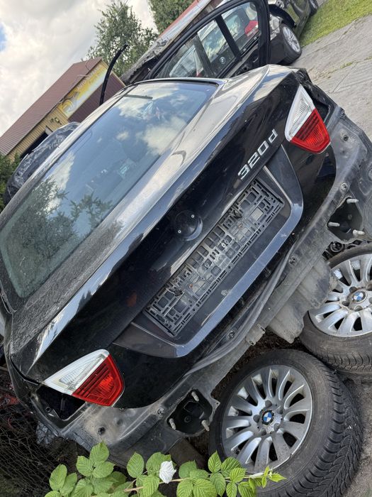 Klapa tyl bmw e90 blackshappire metalic