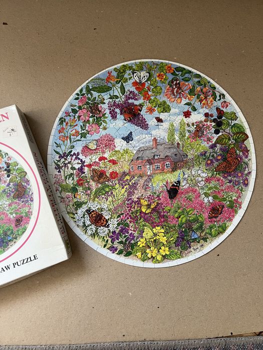 Вінтажні пазли Butterfly garden 300 piece jigsaw puzzle круглі