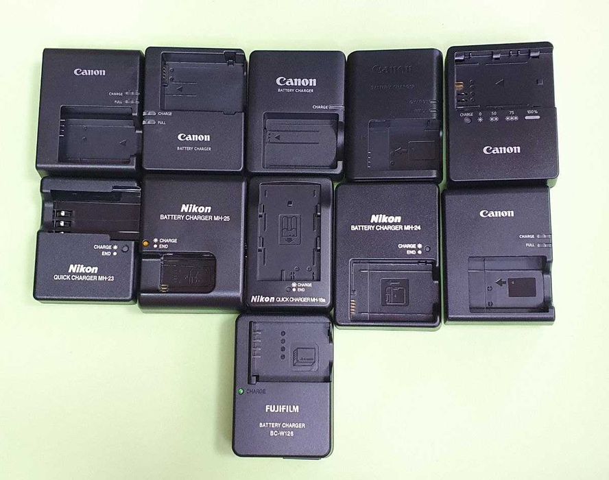 Зарядний пристрій для фотоапаратів Сanon Nikon Fujifilm
