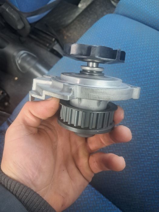 Bonba de agua de fiat uno