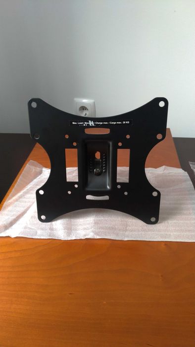Suporte de parede para TV.