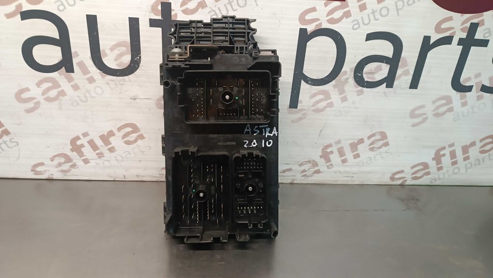 CAIXA DE FUSIVEIS / RELÉS OPEL ASTRA J 2009-2016 13313205 1110011AA