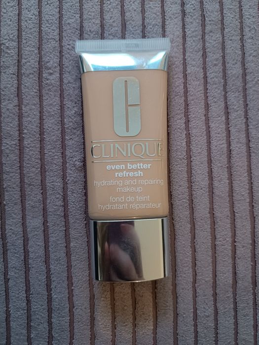 Podkład Clinique even better refresh WN 12 Meringue