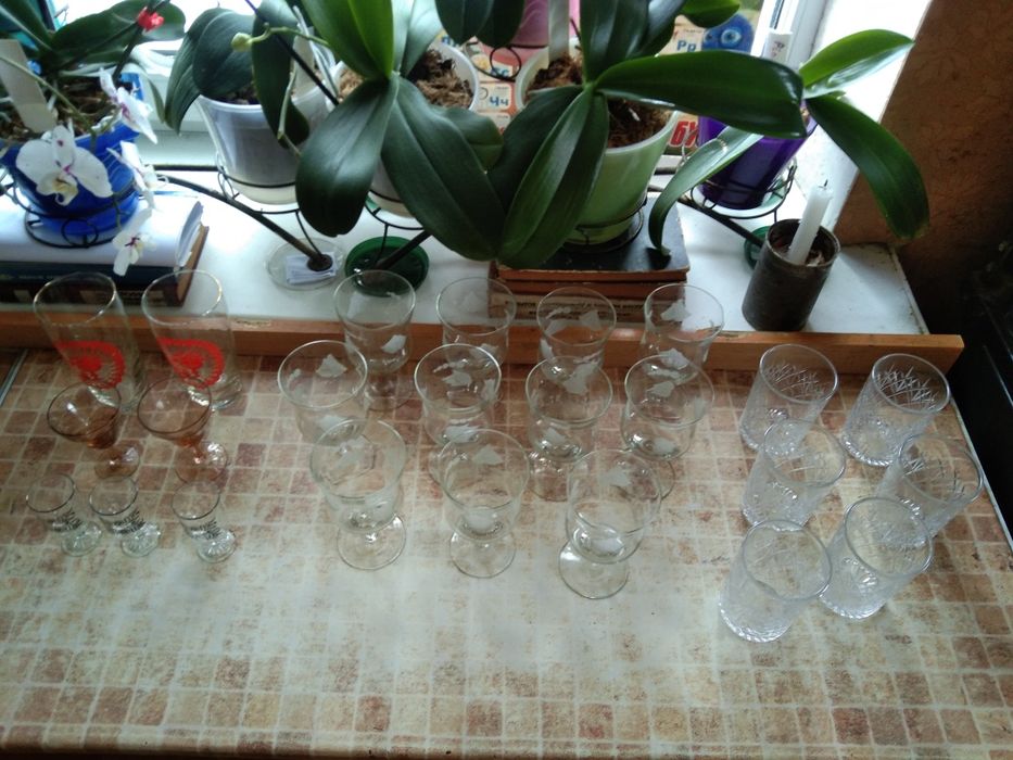 Різні келихи та склянки радянського виробництва
