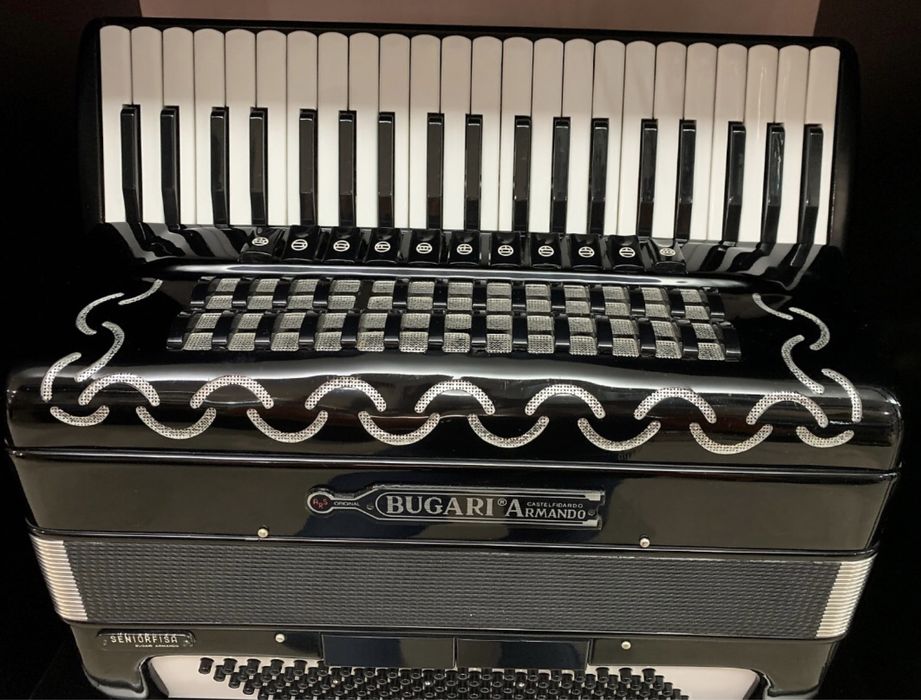 Acordeão Bugari Armando Seniorfisa 4 voz 120 baixos – Excelente Estado