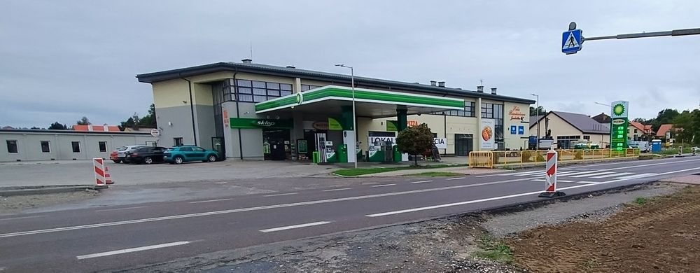 Lokal 350 m² i hala 350 m² przy DK9 | parking | Widełka