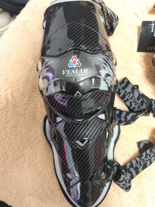 Par de joelheiras de motocicleta Vemar.