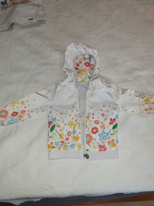 Casacos e parkas mayoral e activo 12 meses  7 euros