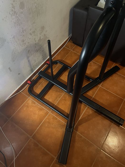 Suporte de boxe + saco de boxe