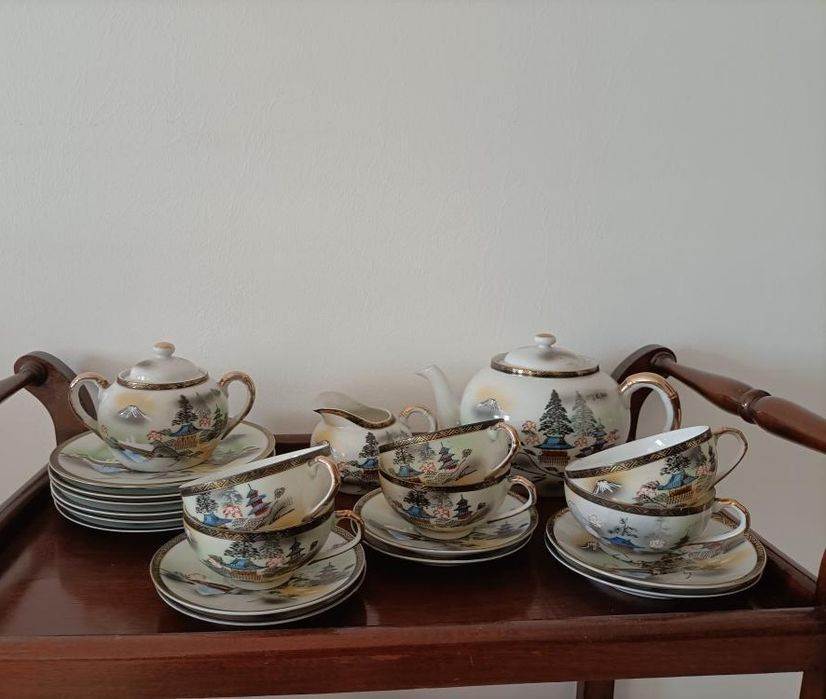 Serviço de chá (6 peças) completo Ritz china hand painted.