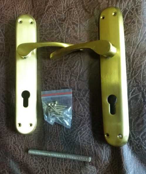 Ручка латунная на входную металлическую деревянную броне-дверь