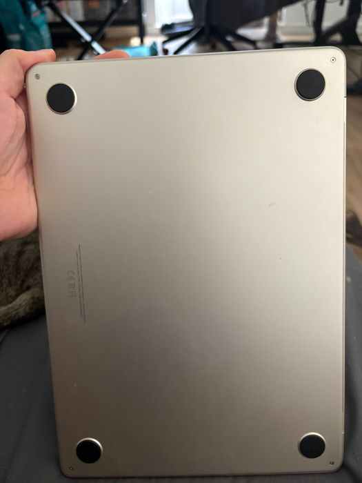 MacBook Air M3 13” (2024) – Excelente Estado