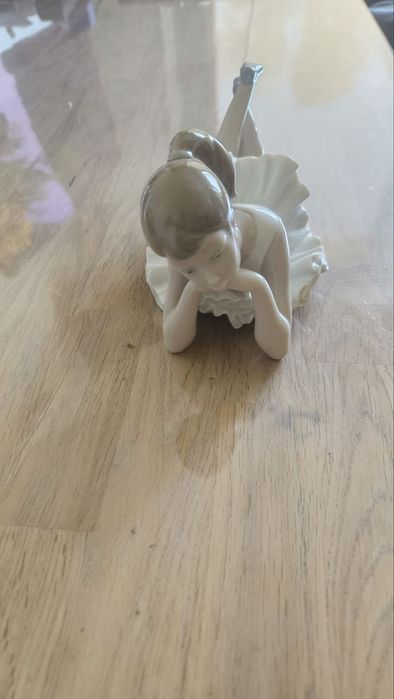 Порцелановая фигурка