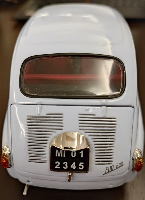 Fiat 600 Berline 1/18