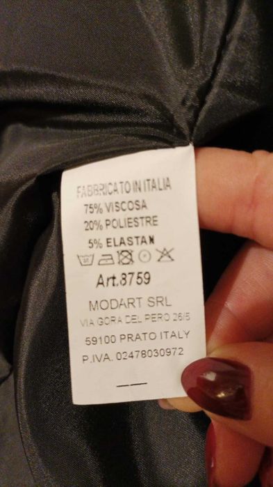 Marynarka damska czarna z koronka i paskiem.
