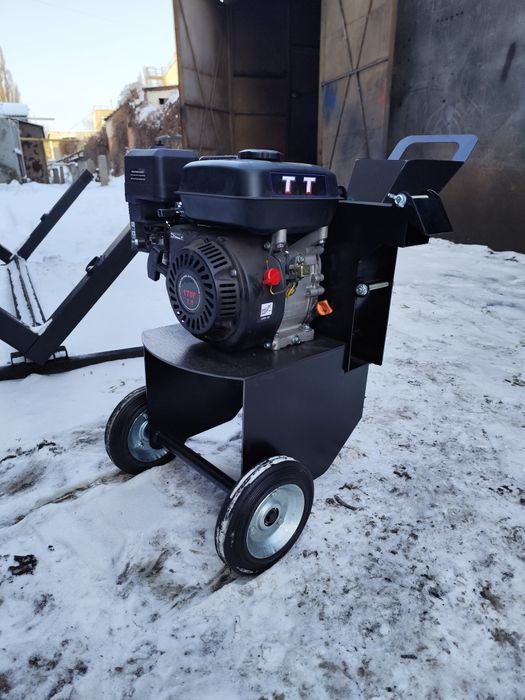 Бензиновий щепоріз Бобер 7 к.с. Подрібнювач гілок.