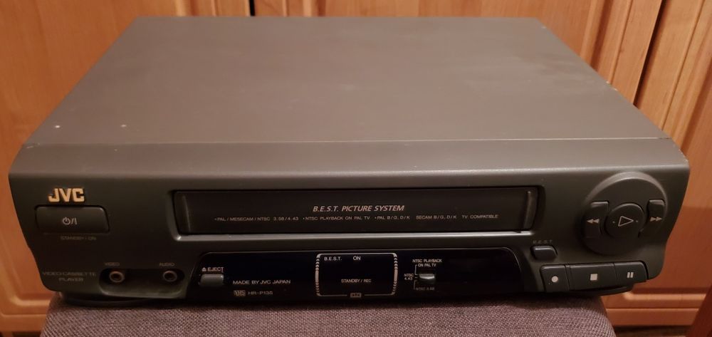 Відеомагнітофон JVC P135EE