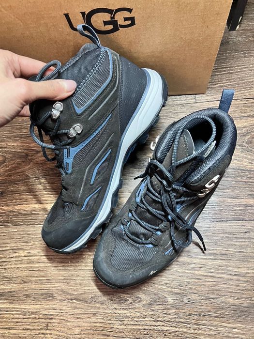 Чоловічі трекінгові черевики Quechua MH100 Mid від бренду Decathlon.