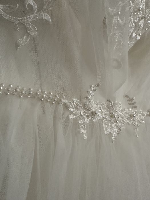 Весільне плаття з накидкою