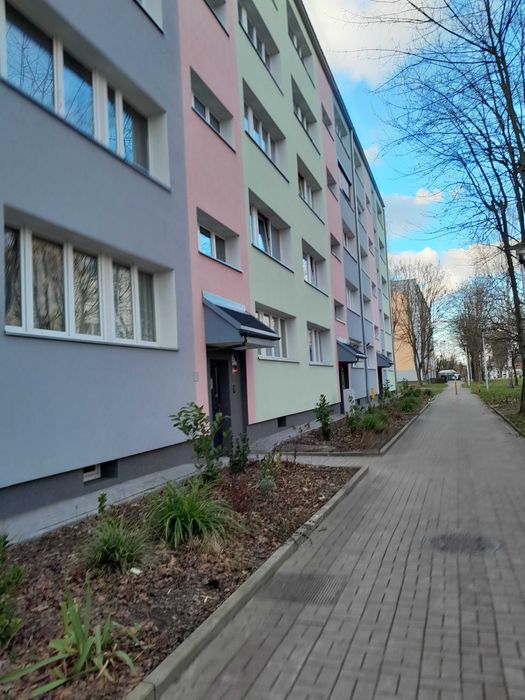 Bezposrednio sprzedam  kawalerka w bloku,    lokal po ul.Warszawska okolo basejnu .