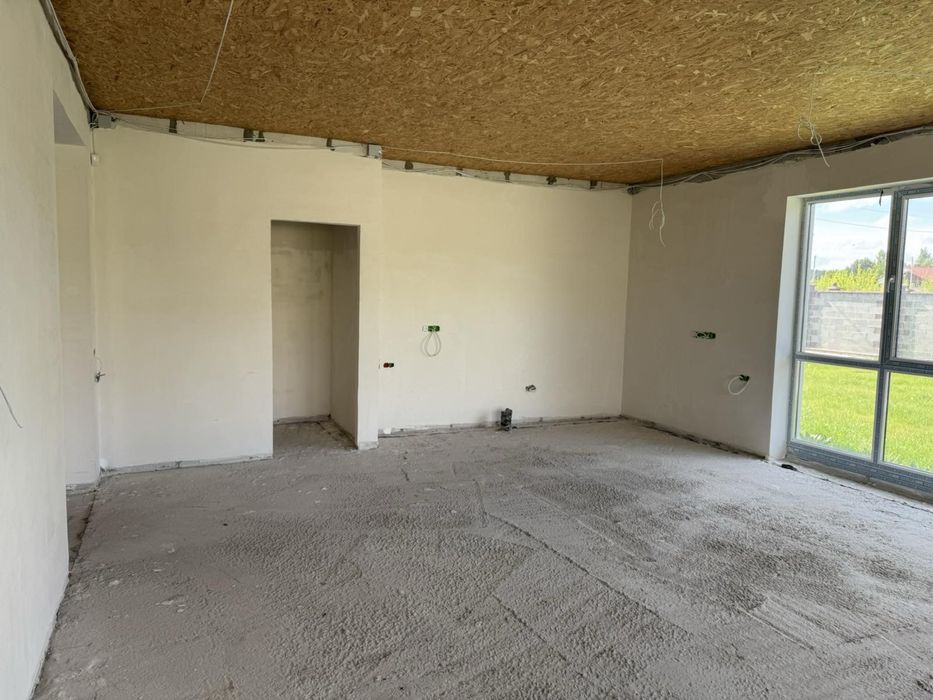 Неперевершена Американка поруч з лісом(!)