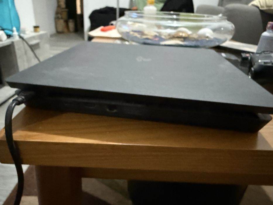 Ps4  1Tb pouco usado e bom estado————————