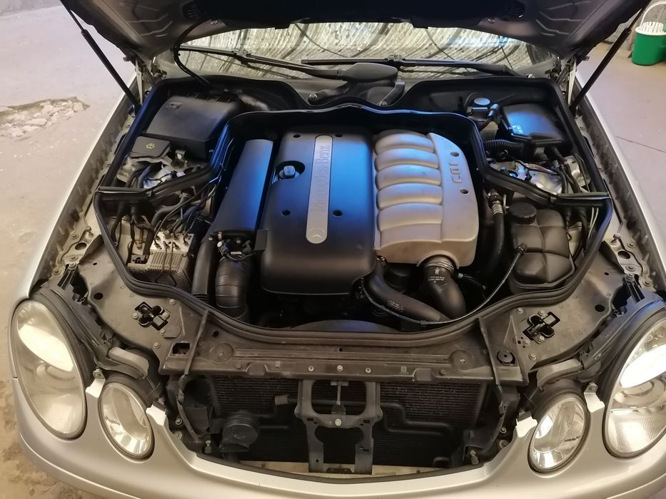 Mercedes E270 em ótimo estado