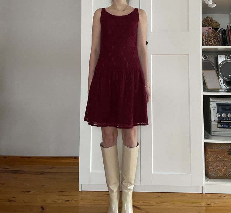 Bordowa koronkowa sukienka Tiffi