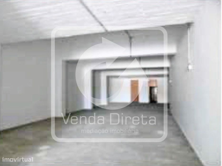 Loja com 225 m² na avenida principal, em Vendas Novas. IMÓVEL DA BA...
