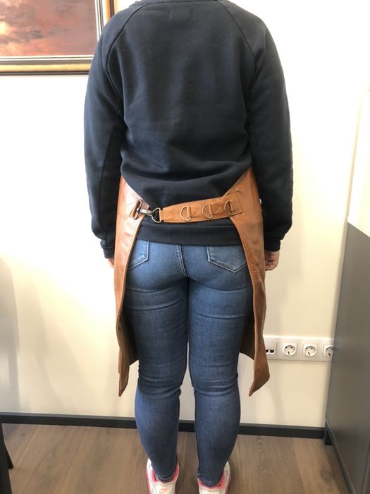 Стильный кожаный фартук