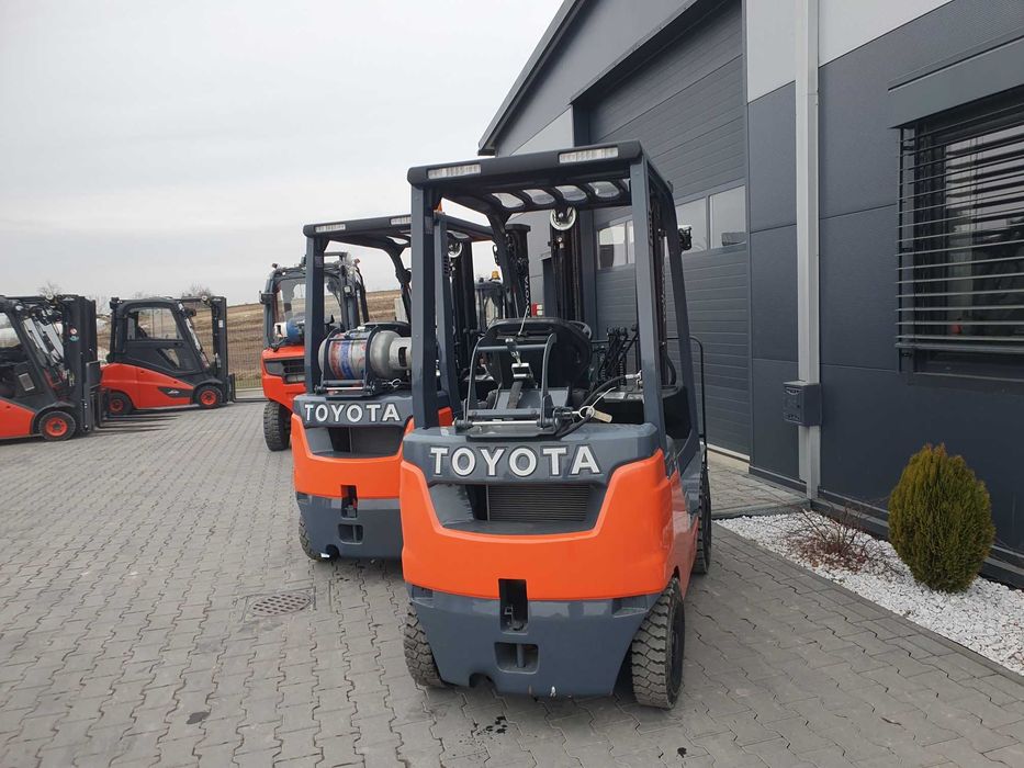 Wózek TOYOTA 8FGF15 Triplex 2023r Nowy Wolny skok , LPG 8FGF18 8FG15