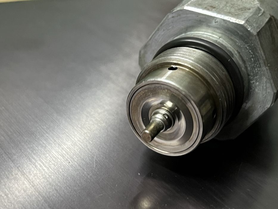 Клапан регулювання тиску палива 1.6 03l130764a під реставрацію