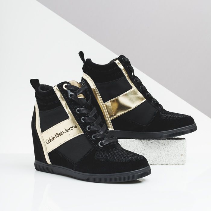 Buty Calvin Klein Beth czarno zlote sneakersy na koturnie 41