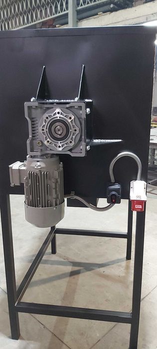 Кормозмішувач  горизонтальний,,змішувач кормів.