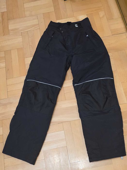 Czarne spodnie sportowe marki Protech Activewear Dynamics.