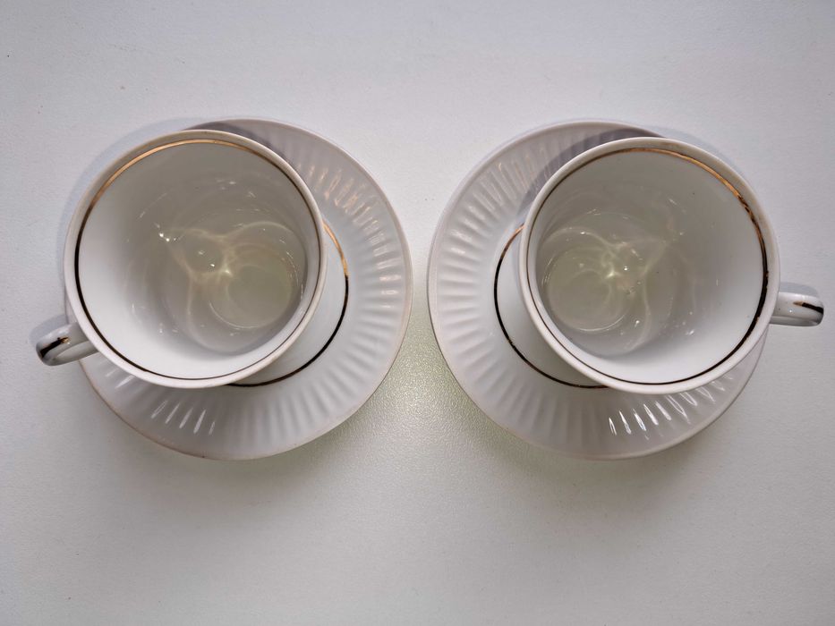 Радянські чашки з блюдцем золотим візерунком, вироблено в 1970-х роках