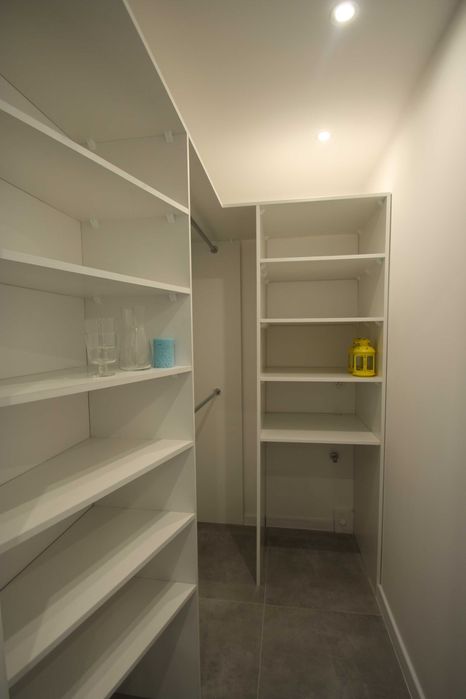 3 pok., generalny remont, garderoba, blisko SKM. Bezpośrednio