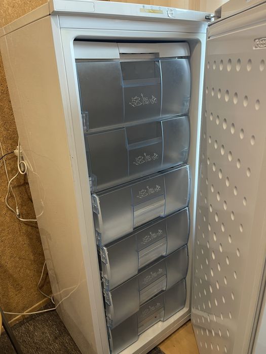 Морозильна камера  BEKO