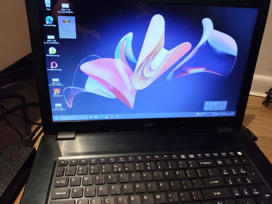 Acer E5-774g ekran 17,3"  Intel I5 6200U 12 GB RAM GTX950M  256GB SSD