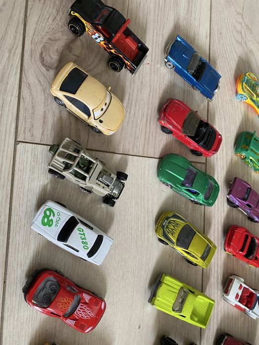 Лот 30 машинок Hot Wheels Disney Pixar Cars Lightning McQueen Mater die-cast