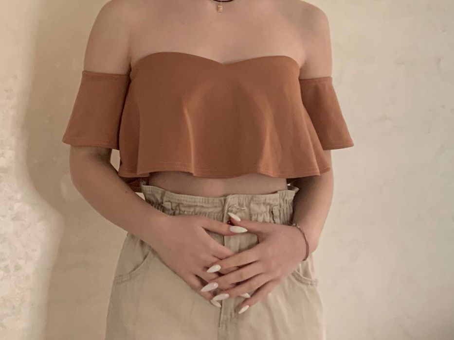 бежевый топ