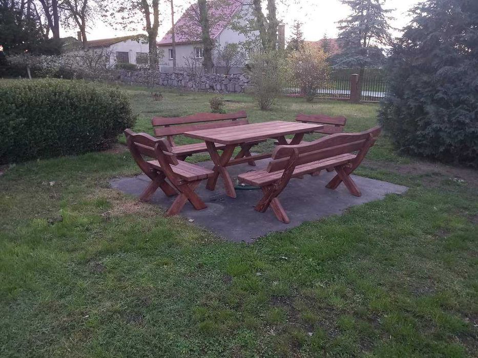 Meble ogrodowe z litego drewna