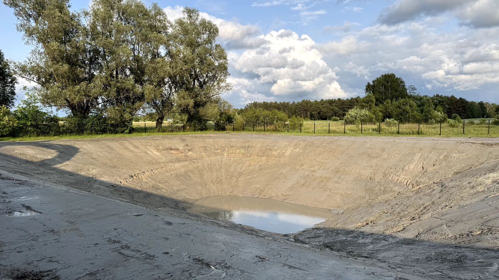 Kopanie stawów i odmulanie zbiorników – koparka LONG