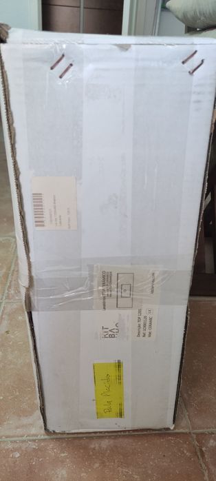 Venda de armário de casa de banho novo.