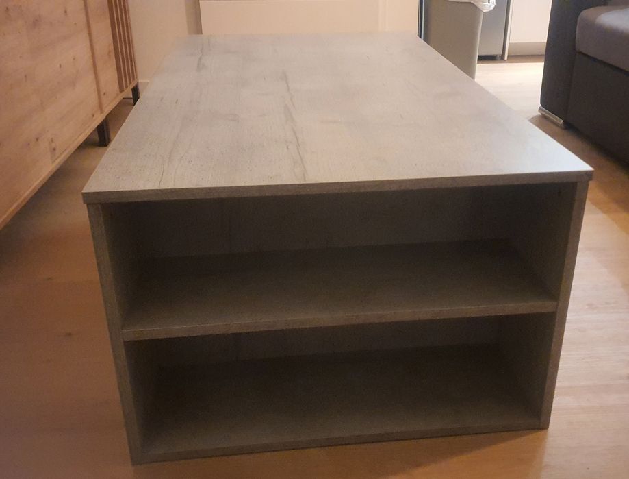 Mesa de centro brnca e cinza