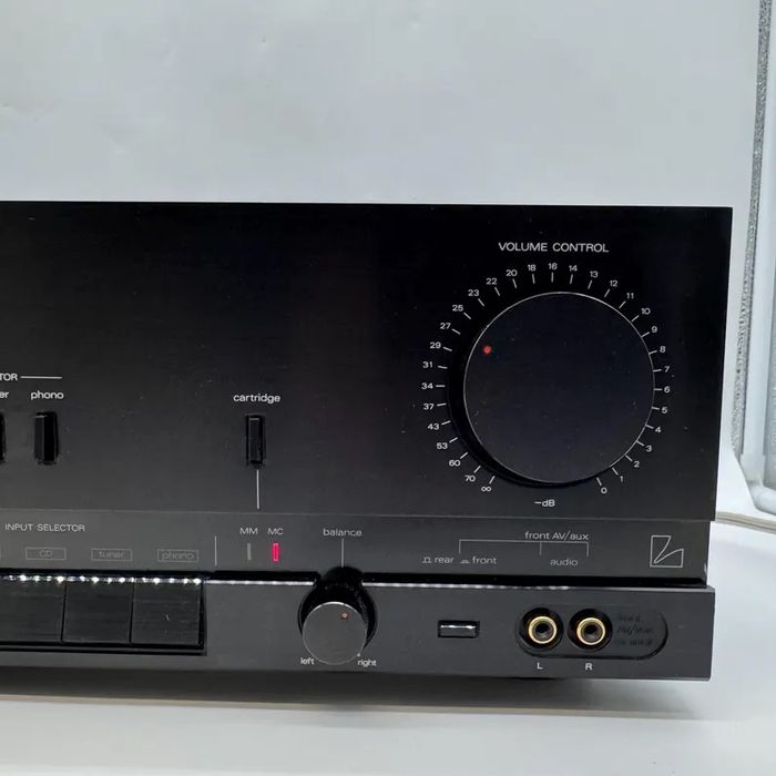 Amplificador Luxman LV-103u